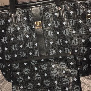 Black/white Medium MCM Tote